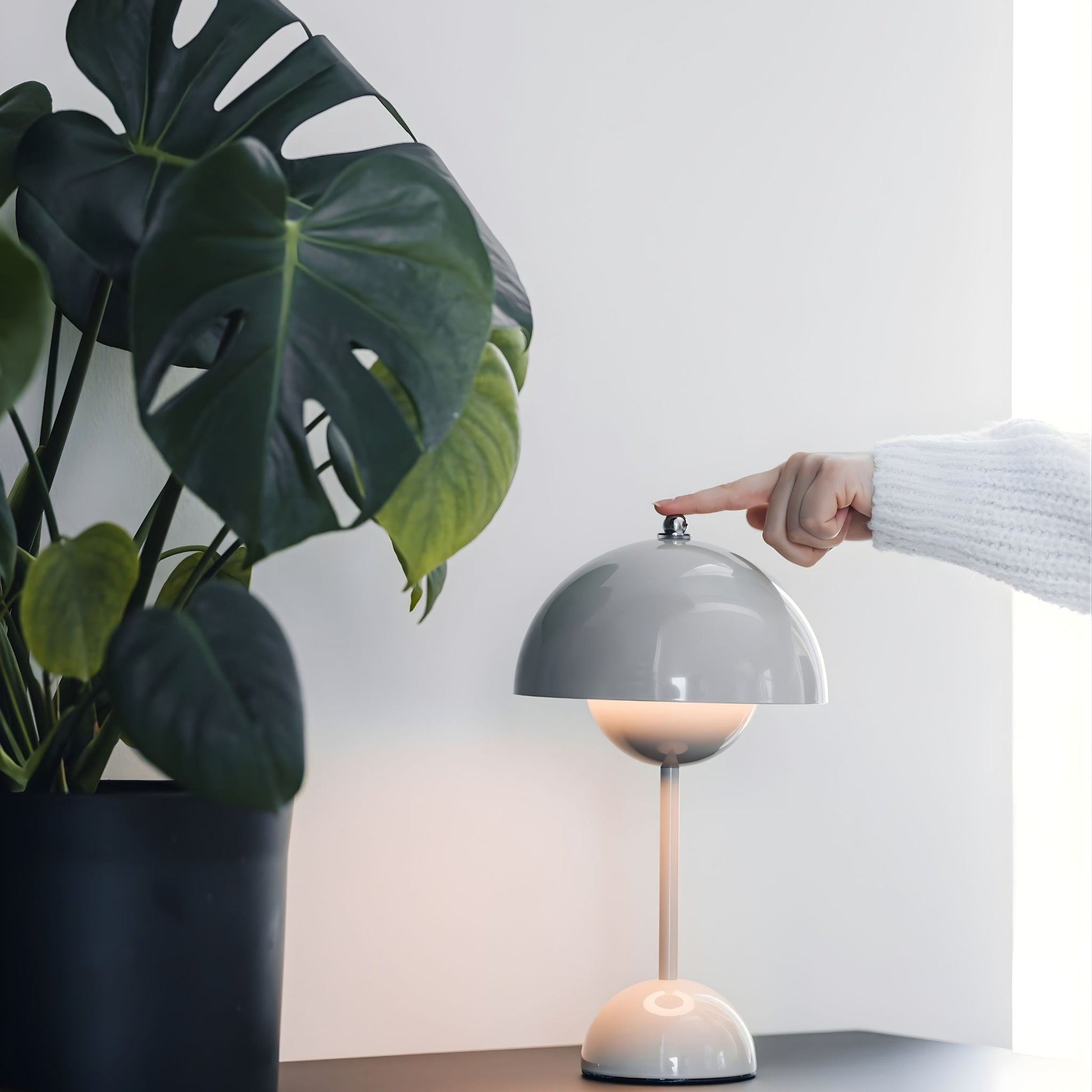 Portable Flowerbud Desk Lamp