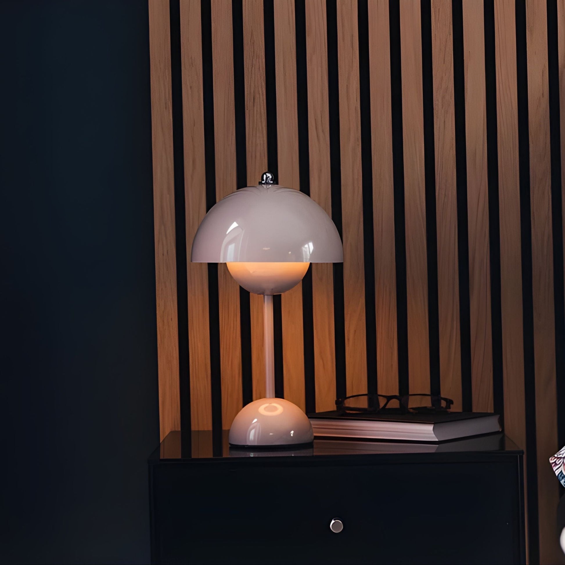 Portable Flowerbud Desk Lamp