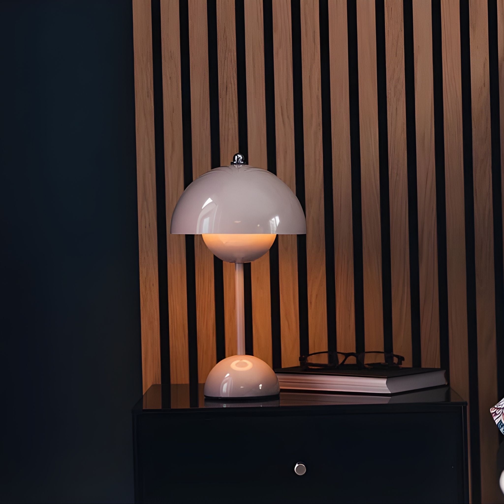 Portable Flowerbud Desk Lamp