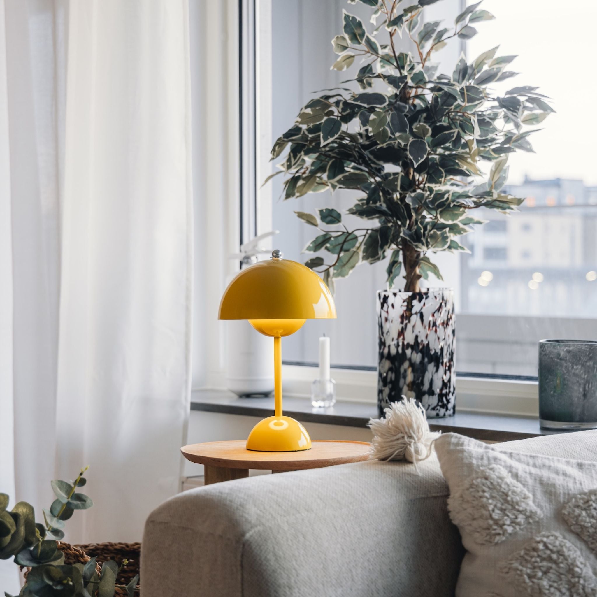 Portable Flowerbud Desk Lamp