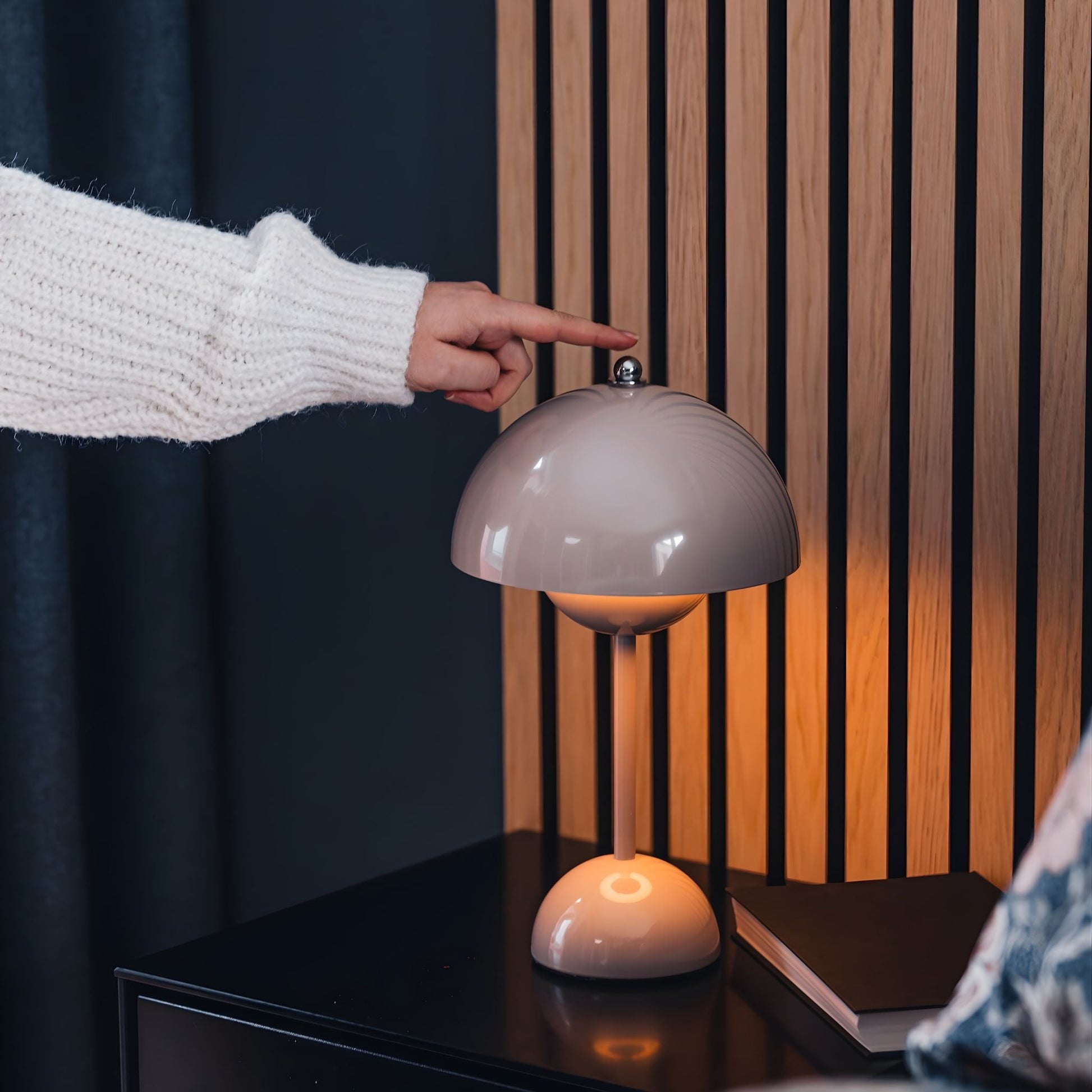 Portable Flowerbud Desk Lamp