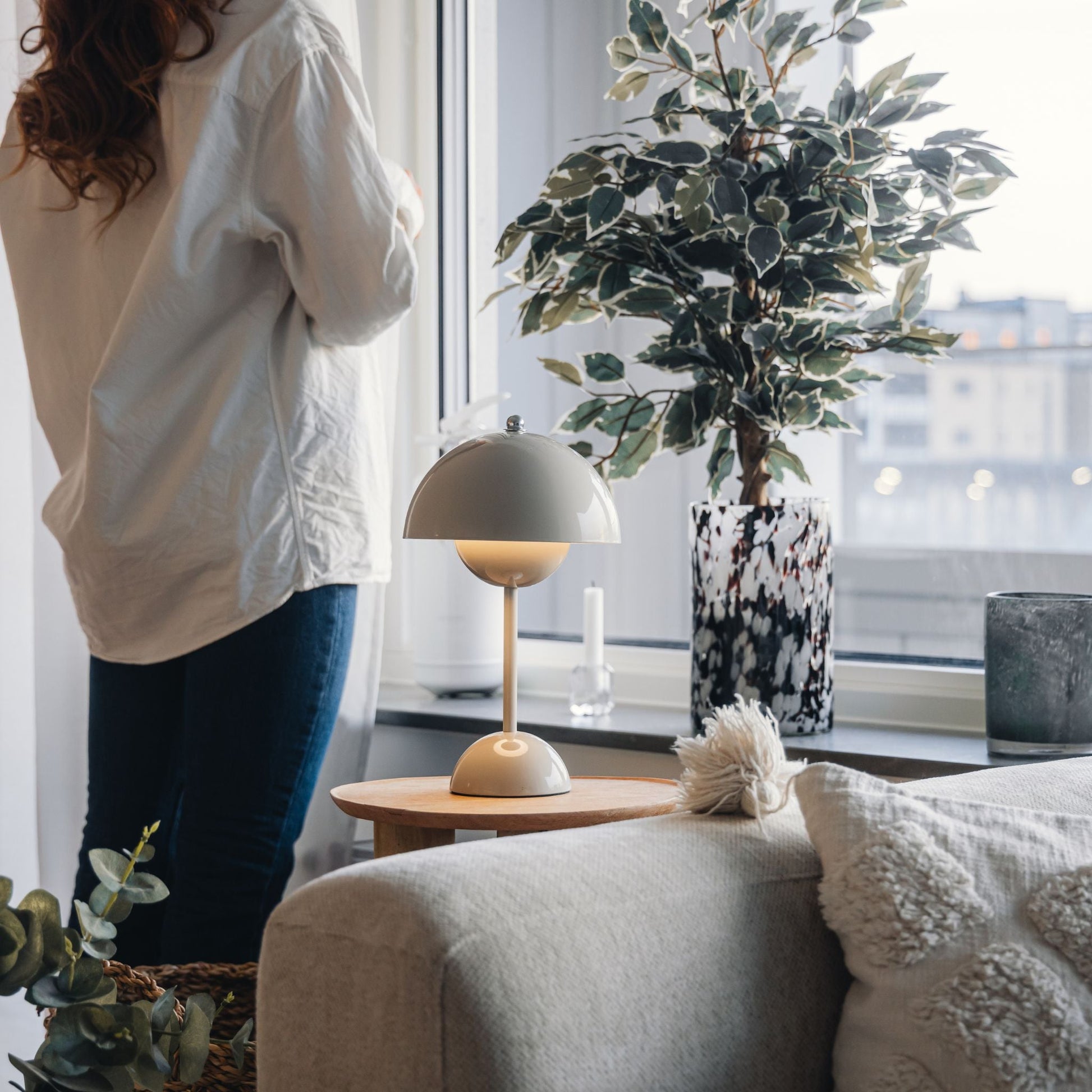 Portable Flowerbud Desk Lamp
