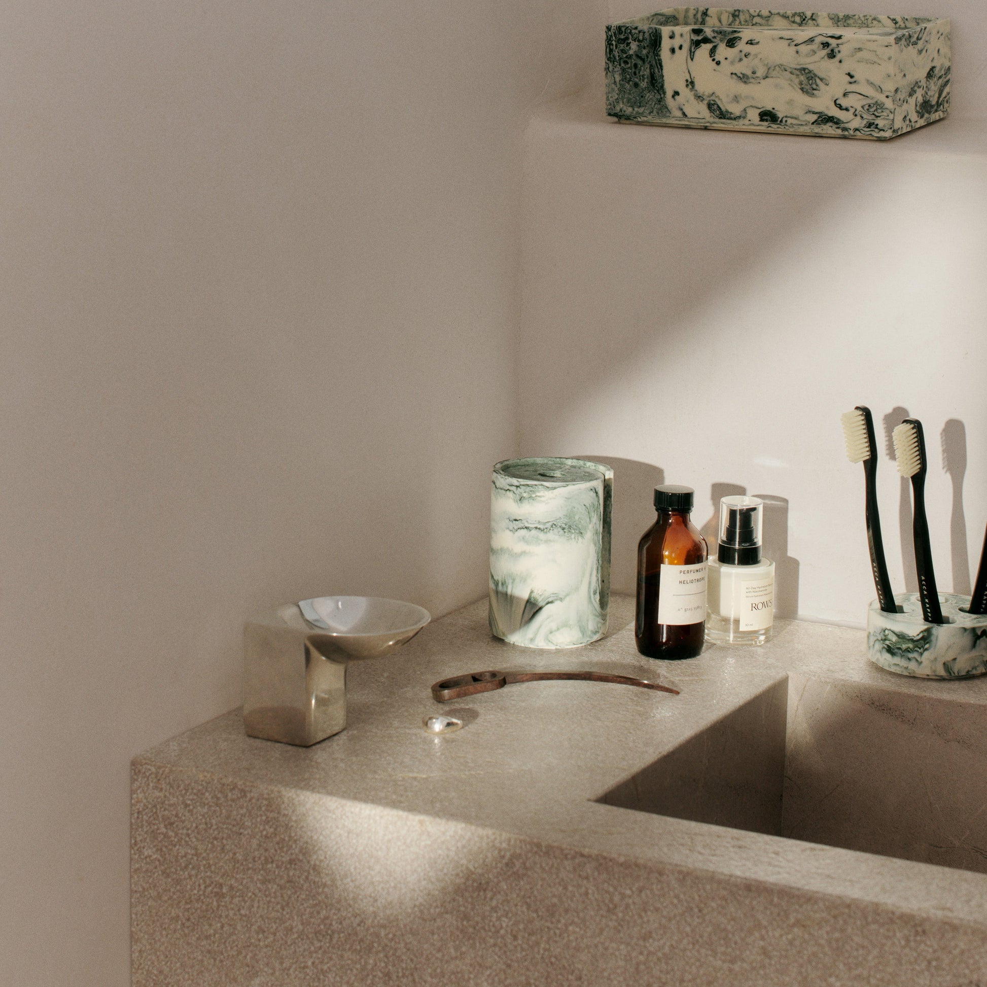 Mist Toothbrush Holder