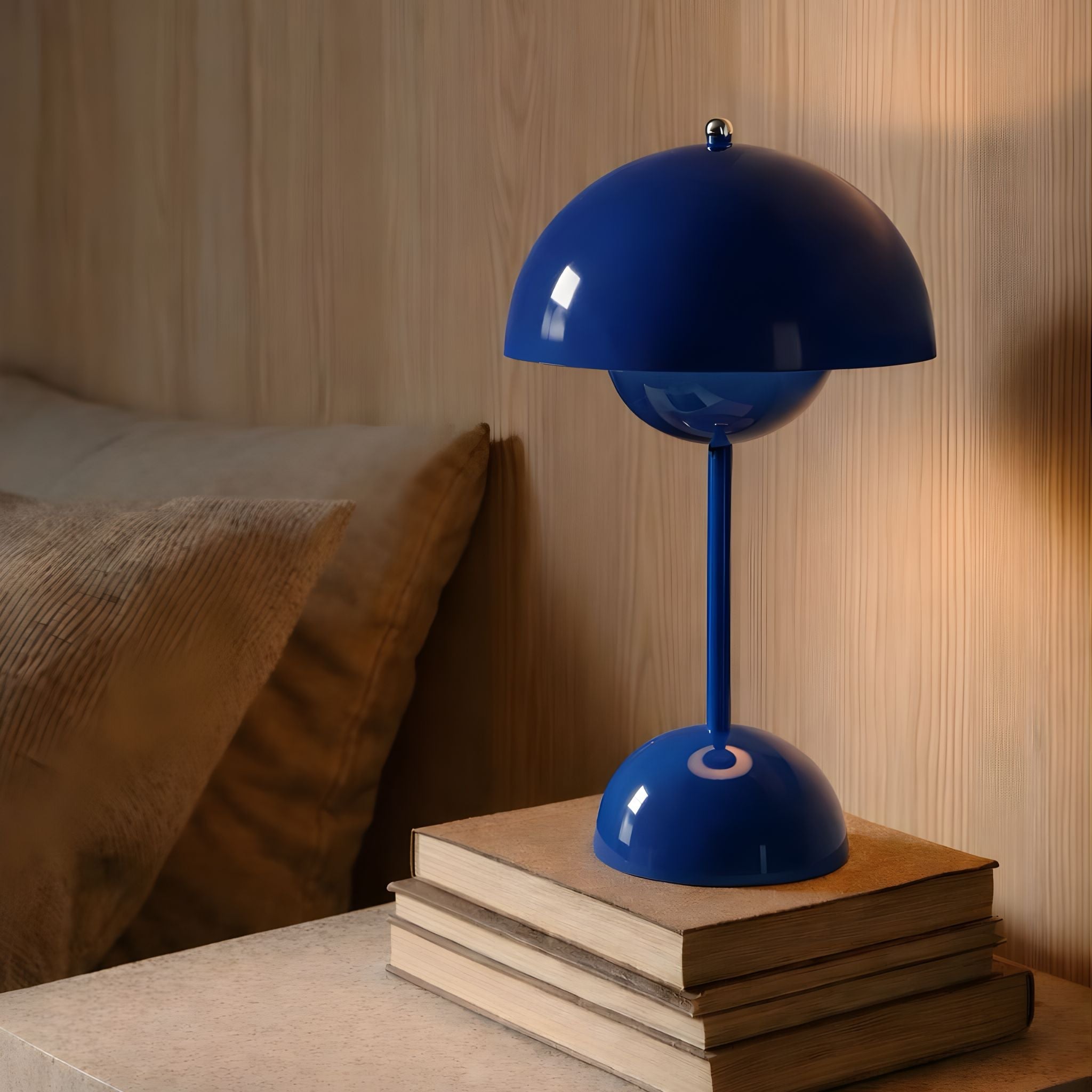 Portable Flowerbud Desk Lamp