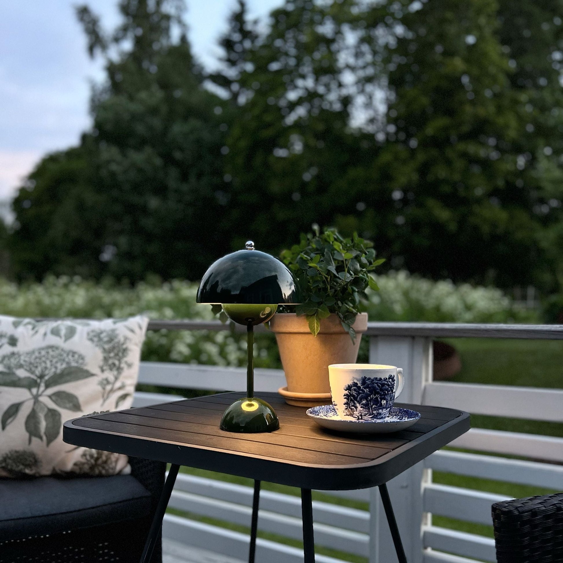 Portable Flowerbud Desk Lamp